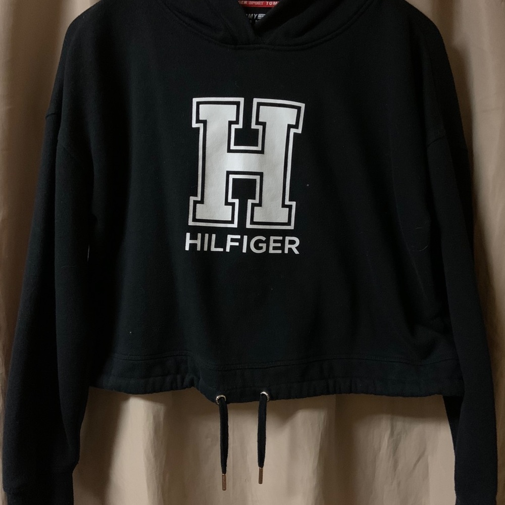 Tommy Hilfiger crop top sweatshirt with hood!